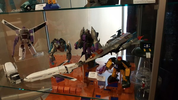 TFCon Toronto   Dealer Room Images Show Unofficial Bulkhead MTMTE Thunderclash Fall Of Cybertron Megatron More  (10 of 30)